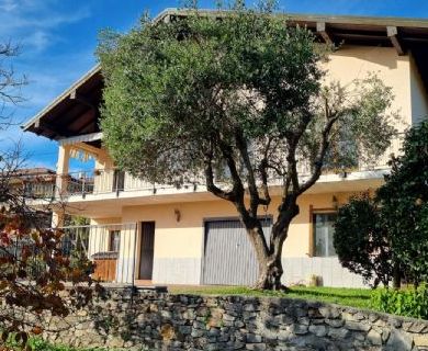 Villa con giardino