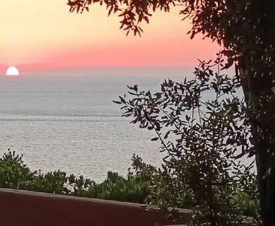 casetta a schiera con terrazza e vista mare, piscina condominiale