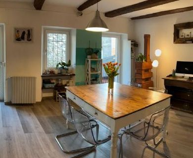 Casa di centro paese, con cortiletto privato
